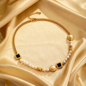 HIGH END FASHION PEARL, GOLD AND GEM COSTUME NECKLACE